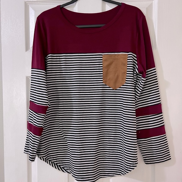 🆕NEW!🛍️Burgundy Striped Pocket Patch Top - Picture 4 of 5